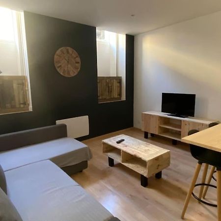 T2 4 Places 4Min A Pied Chateau 波城 外观 照片