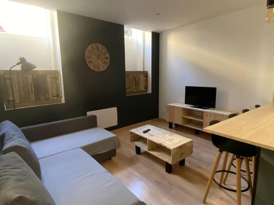 T2 4 Places 4Min A Pied Chateau 波城 外观 照片